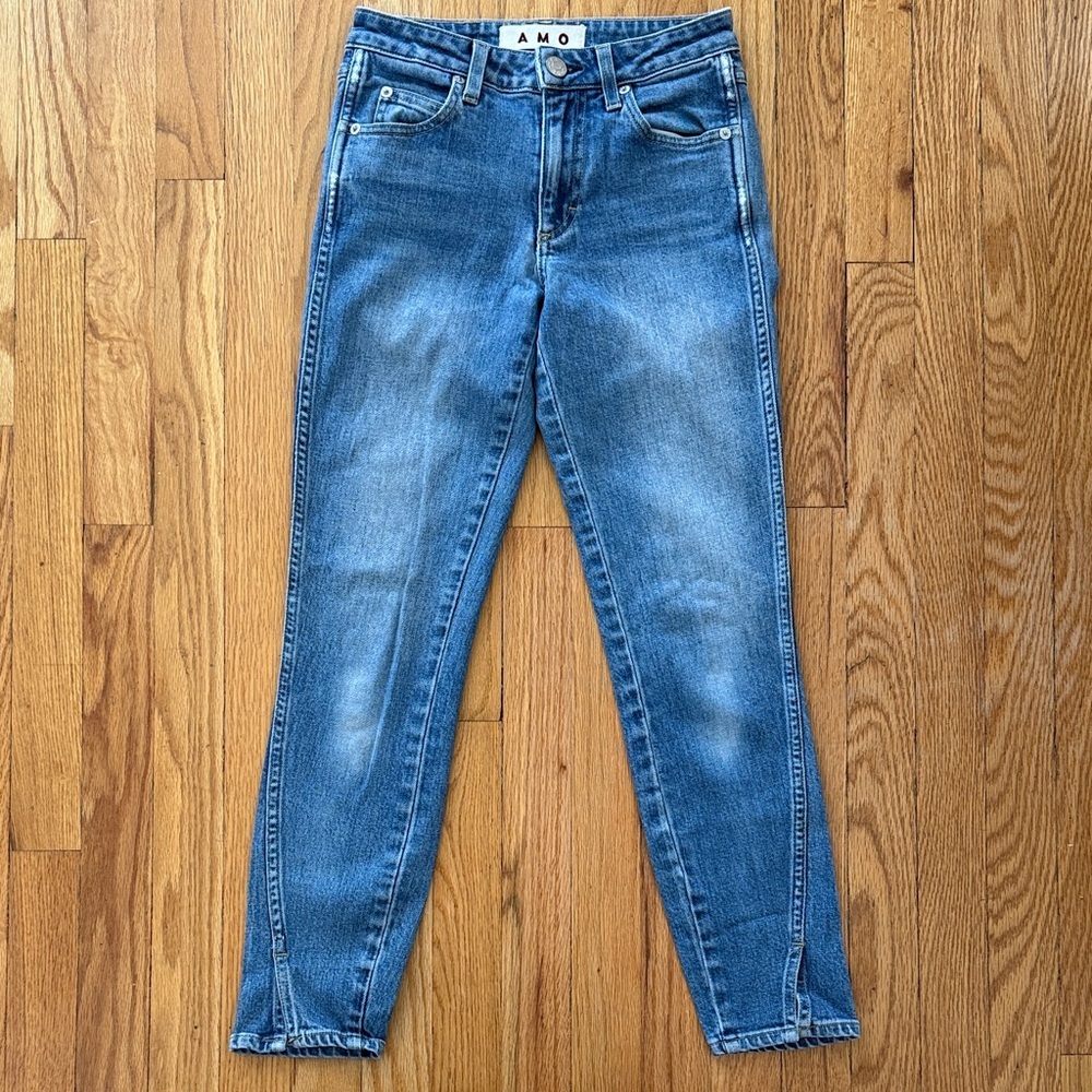 AMO Women's Light Blue Cropped Ankle Jeans